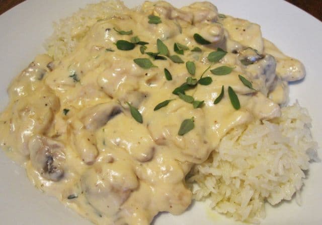 Tocăniță cu ciuperci și carne de pui
