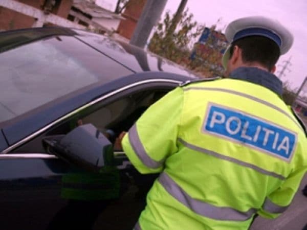 Cercetat pentru conducerea pe drumurile publice în stare de ebrietate și fără deținerea permisului de conducere