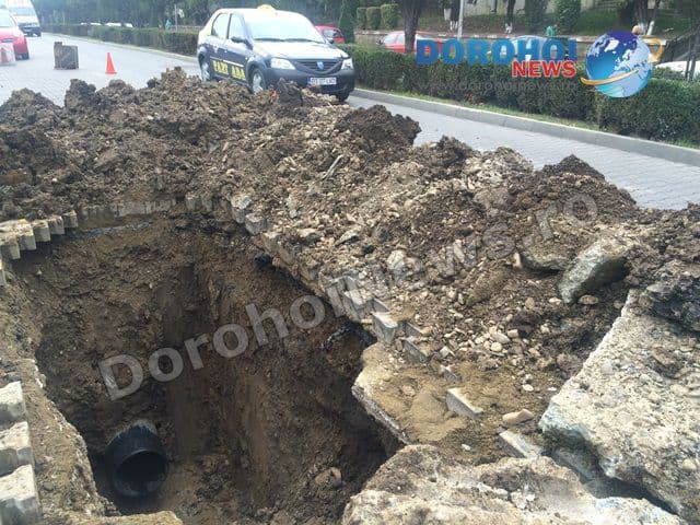 Avarie majoră la o conductă de apă pe Bulevardul Victoriei din Dorohoi. Vezi ce a declarat reprezentantul Nova Apaserv - FOTO