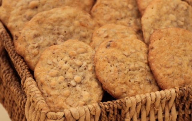 Biscuiţi crocanţi cu unt şi aromă fină de lămâie