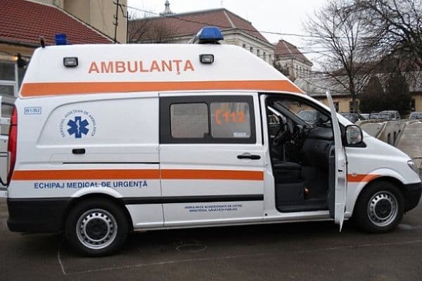 Angajat al unei societăți, trasportat de urgență la spital după ce a suferit un accident la locul de muncă