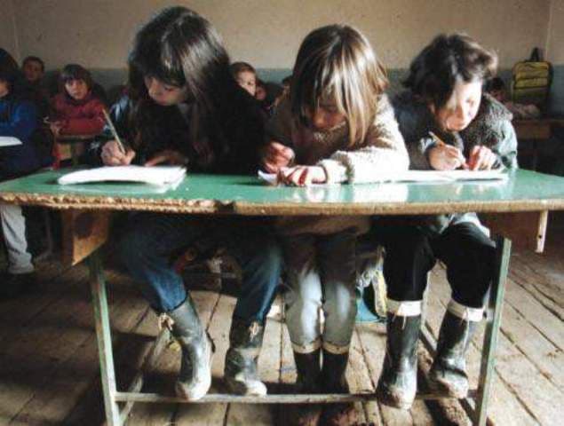 Ajutorul financiar pentru elevii săraci, votat de Senat