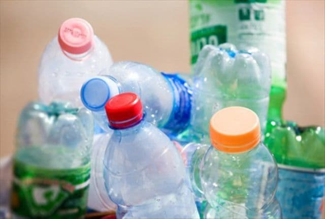 Ce trebuie să ştii despre sticlele de plastic pe care le cumperi din magazin