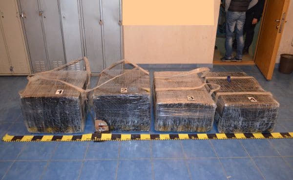  Focuri de armă pentru reţinerea contrabandiştilor! Peste 130.000 de țigări confiscate! - FOTO