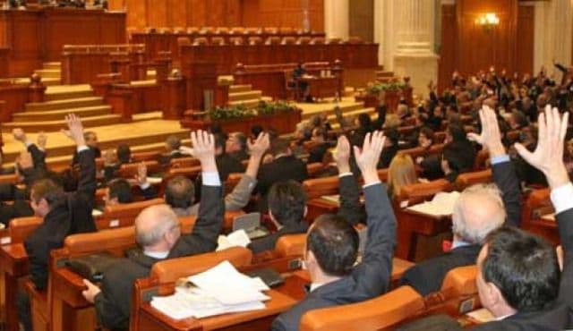 Legea tichetelor pentru plata „after school”, adoptată tacit de deputaţi