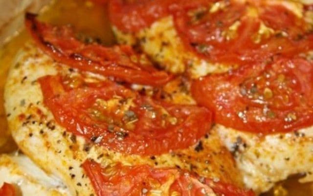 Piept de pui la cuptor cu roșii