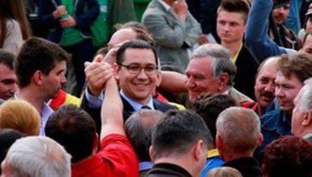 Susținătorii lui Ponta vor și ei în stradă: „Dacă 25000 au ieșit în stradă să susțină o demisie, noi de ce nu ieșim să dăm jos pe Iohannis?