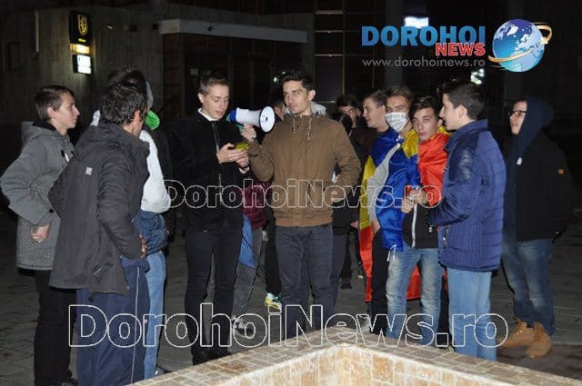 Aproximativ 30 de tineri prezenți la o manifestare paşnică pe Pietonalul „Grigore Ghica” din Dorohoi - FOTO