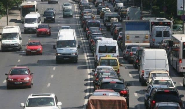 Mesaj pentru toţi şoferii: Nu opriţi dacă vedeţi această maşină în trafic!