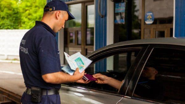 AUDI  neasigurat, condus pe drumurile publice de un şofer cu permis de conducere necorespunzator