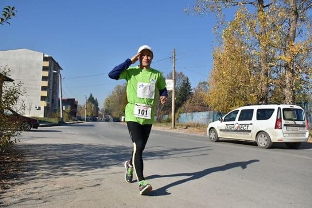 Un pompier botoşănean a alergat de la Sofia la Bucureşti pentru a ajuta copiii cu autism din judeţ - FOTO