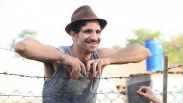 Firicel din Las Fierbinţi îşi joacă rolul din film şi în viaţa reală: Nevasta actorului este distrusă