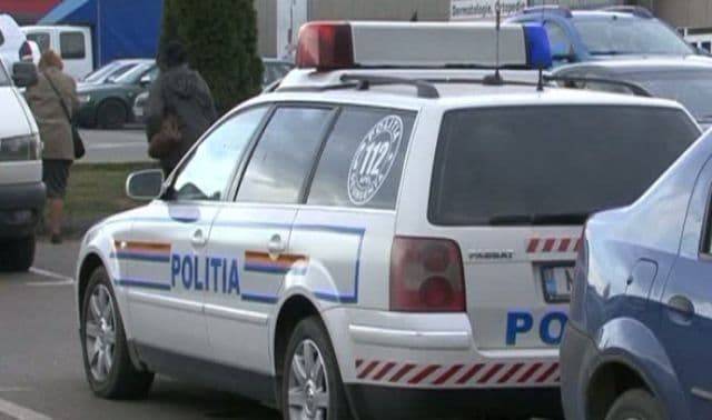 Poliţist cercetat după ce a dat amenzi pe bandă rulantă