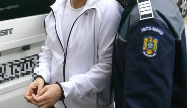Doi tineri din județul Botoșani bănuiţi de tâlharie, identificaţi şi reţinuţi de poliţişti 