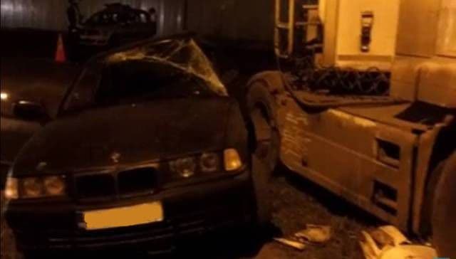 Accident violent pe drumul Botoșani-Dorohoi! BMW distrus de un TIR!