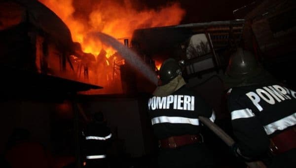 Averea unei familii din comuna Vărfu Câmpului distrusă de un coş de fum deteriorat