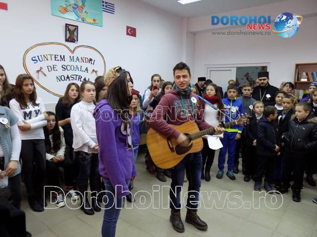Școala Smîrdan: Sărbătorim de Ziua Școlii și de Ziua Națională - FOTO