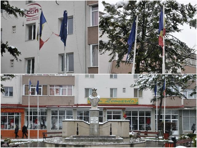 Primim la redacţie: Drapelul României, situat în centrul municipiului Dorohoi, rupt, murdar și decolorat – FOTO
