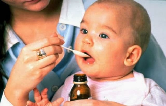 Atenție, părinți! Ce boli grave poate face copilul dacă îi dați prea des sirop pentru răceală