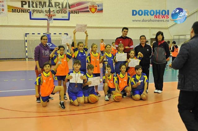 „Moldova la doi pași de coș”: Copiii dorohoieni, campioni ai moldovei la baschet - FOTO