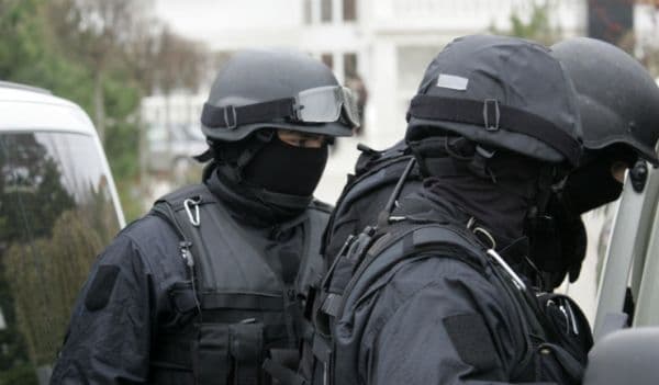 Un extremist a încercat să detoneze o bombă de Ziua Națională a României