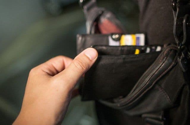 Prinsă de jandarmi în timp ce încerca să fure un portofel în care erau doar cinci lei