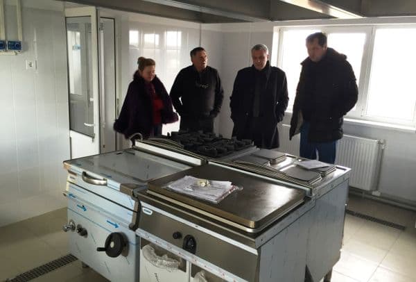 Prefectul judeţului apreciază lucrările de modernizare de la centrul social din Flămânzi! - FOTO