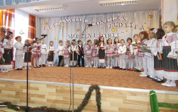 „Moştenitorii” Festival – concurs de tradiţii şi obiceiuri de iarnă la  Grădiniţa „Ştefan cel Mare şi Sfânt” Dorohoi - FOTO