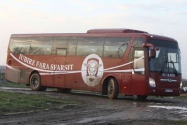 Autocarul Rapidului, implicat într-un accident rutier. O persoană a ajuns la spital