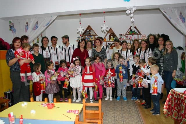 „Ne-am pus ghetuțele-n odaie să bată-n prag Moș Nicolae” - Grădinița „Ștefan cel Mare și Sfânt” Dorohoi - FOTO