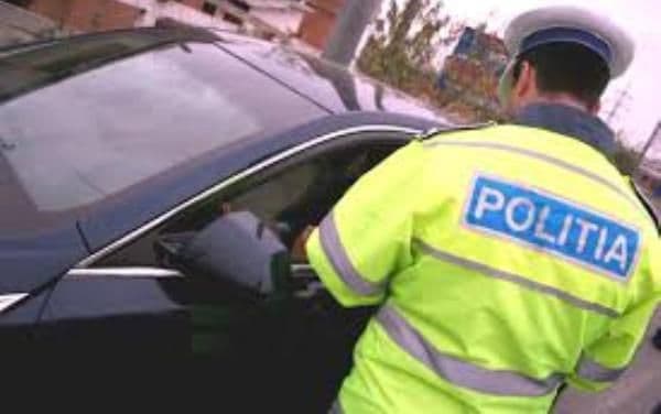 Tânăr inconştient! Depistat când transporta produse de contrabandă și se afla sub influenţa băuturilor alcoolice