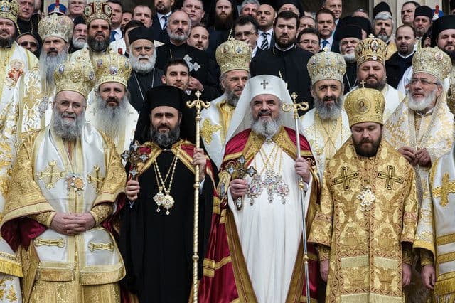 Cioloş îl trimite pe Patriarh după bani la primari şi enoriaşi. „Lăcaşurile de cult nu au alocare în bugetul de stat”