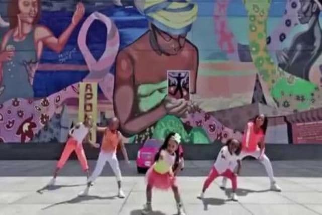 O fetiță în vârstă de patru ani este protagonista celui mai vizionat videoclip pe YouTube din 2015
