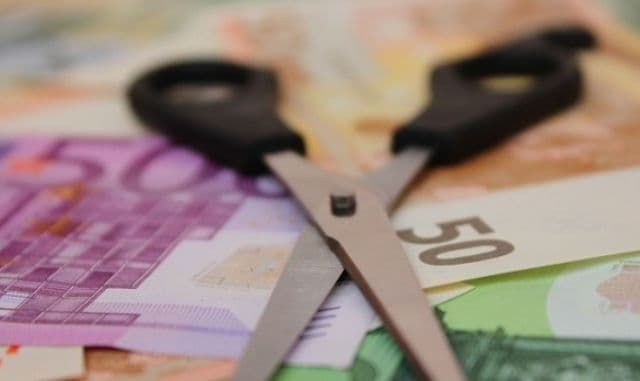 Impozitarea salariilor în 2016: Ambii părinţi vor beneficia de deducere pentru copil