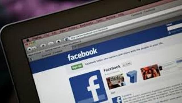 Atenţie! Mesajele pe care să nu le postezi pe Facebook de Crăciun sau Revelion