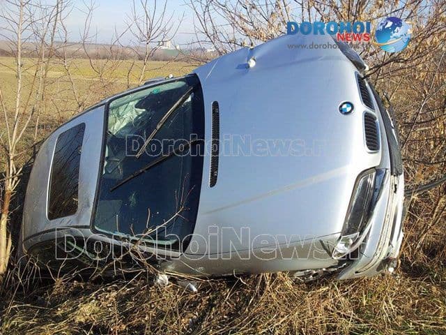 Accident rutier pe DN Botoșani – Dorohoi. Un BMW a spulberat barele de protecție ale podului de la Leorda!
