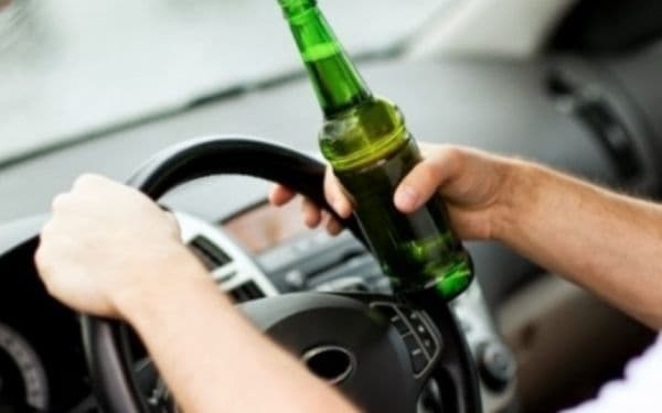 La plimbare cu maşina pe drumurile publice, cu toate că se aflau în stare de ebrietate