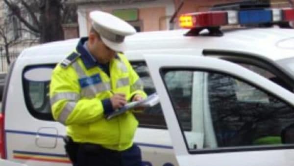 Cercetat de poliţişti pentru conducerea unui autoturism fără a deţine permis de conducere