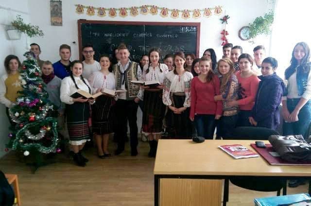 Elevi de la Liceul „Regina Maria” Dorohoi implicați într-un flashmob internațional cu genericul „Be intelligent! Clear words!” - FOTO