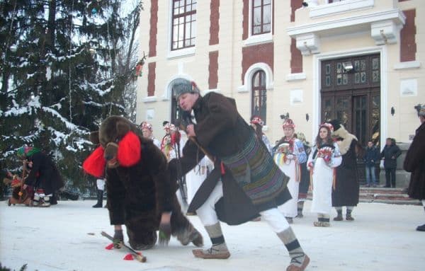 Vezi programul pentru „Parada obiceiurilor de iarna” organizat de Primaria municipiului Dorohoi