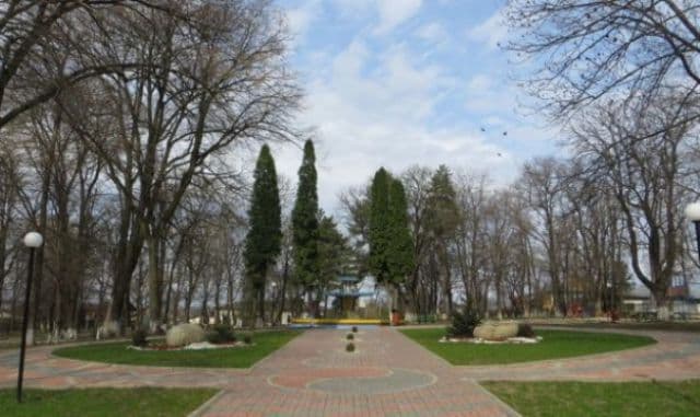 Primim la redacție - Fără parcări auto în Grădina de vară Dorohoi - fostul Parc Aurora