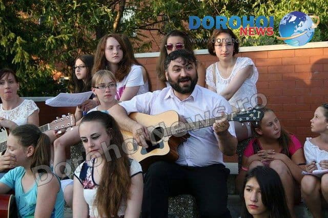 Dorohoi parcul Cholet muzica folk14