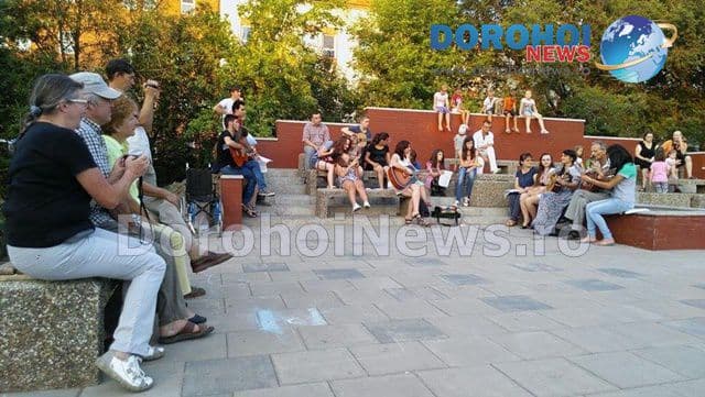 Dorohoi Parc Cholet la seară de folk_2