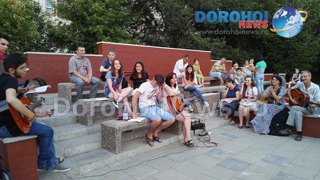 Dorohoi Parc Cholet la seară de folk_3