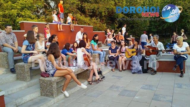 Dorohoi Parc Cholet la seară de folk_6