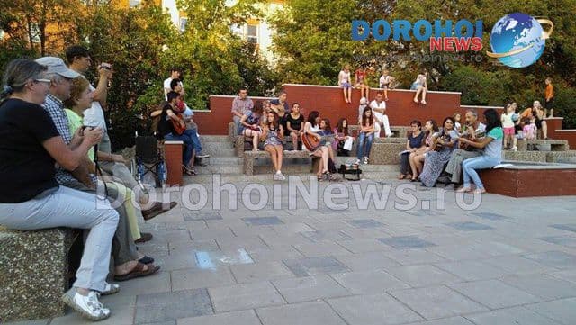 Dorohoi Parc Cholet la seară de folk_8