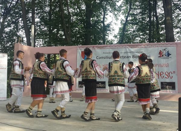 Vezi ce activități au fost organizate în cadrul proiectului Festivalul Naţional de Dans şi Muzică Po