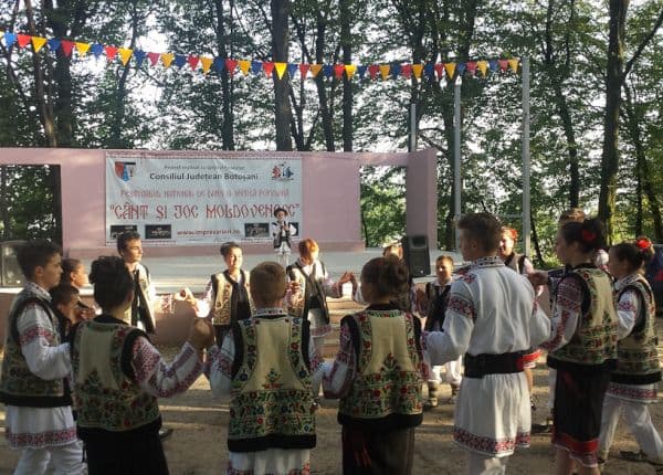 Vezi ce activități au fost organizate în cadrul proiectului Festivalul Naţional de Dans şi Muzică Po