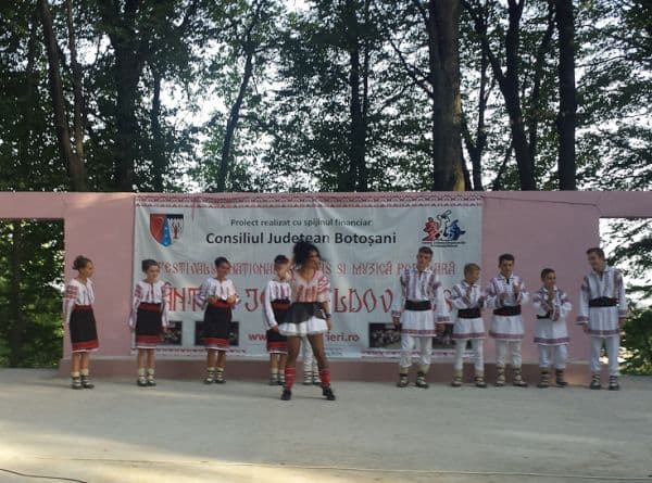 Vezi ce activități au fost organizate în cadrul proiectului Festivalul Naţional de Dans şi Muzică Po