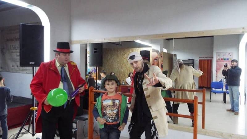 profesorul de joaca - clubul arlechin - botosani shopping center 1